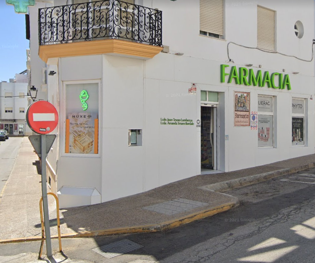foto de la fachada de la farmacia_calle_venenciadores-Conil